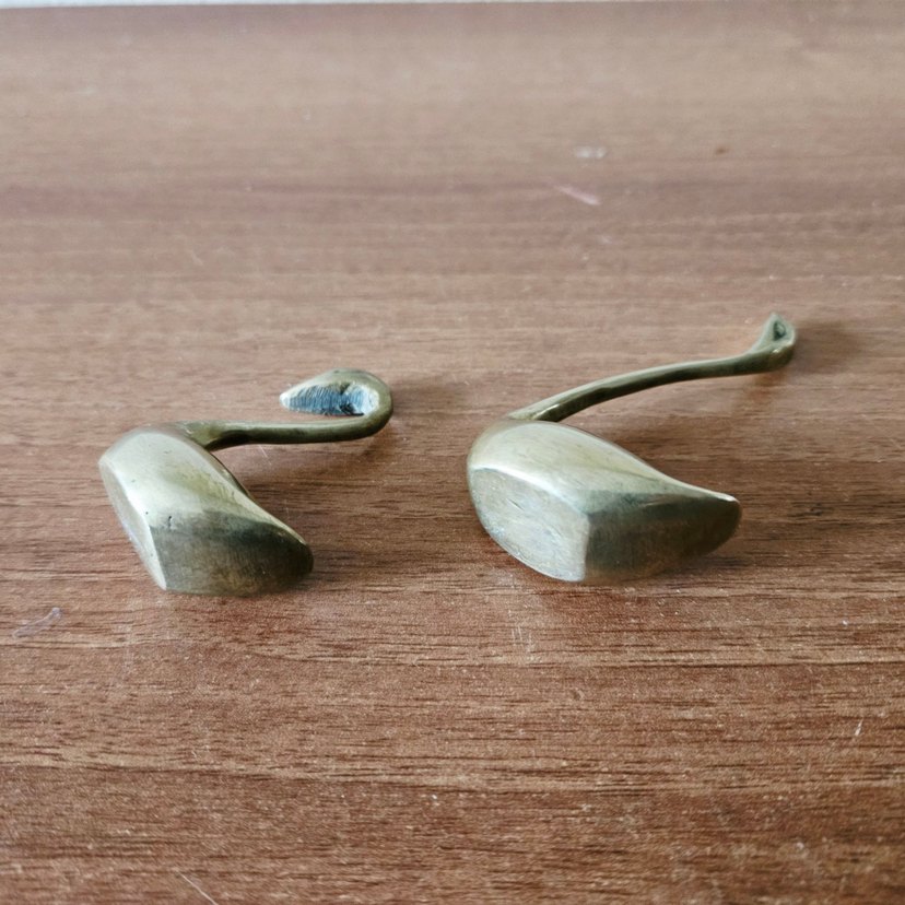 Vintage, minik, pirinç kuğular. Büyük kuğu 9 x 4 x 2.5 cm. - Görsel 4