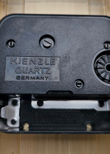 Alman, Kienzle, pirinç görünümlü, pilli masa saati. - Görsel 7