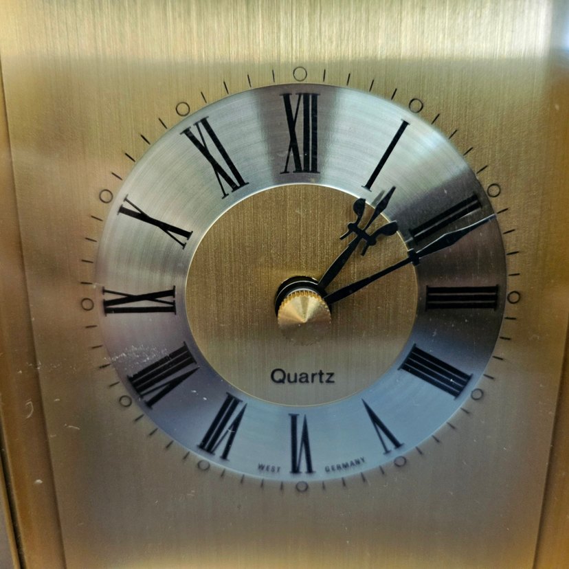 Alman, Kienzle, pirinç görünümlü, pilli masa saati. - Görsel 4