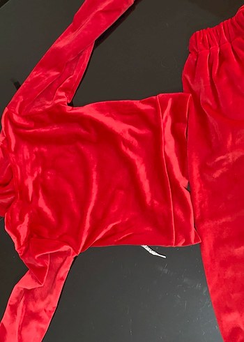 Kızlar için Kırmızı Kapüşonlu Kadife Eşofman Takımı - Görsel 3