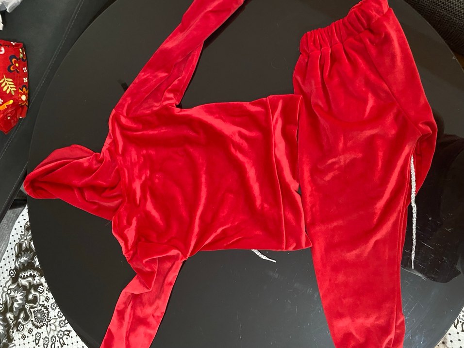 Kızlar için Kırmızı Kapüşonlu Kadife Eşofman Takımı - Görsel 3