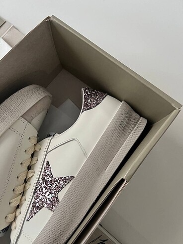 Golden Goose Deluxe Golden goose