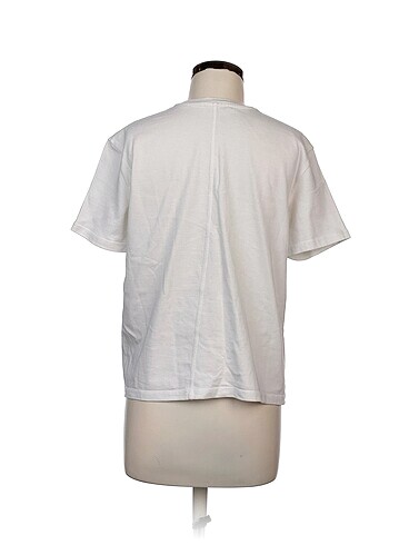 m Beden Zara T-shirt %70 İndirimli.