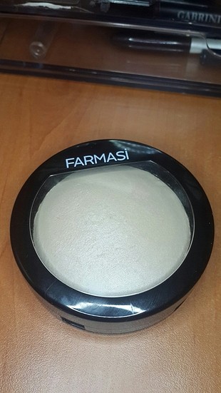 farmasi porselen pudra