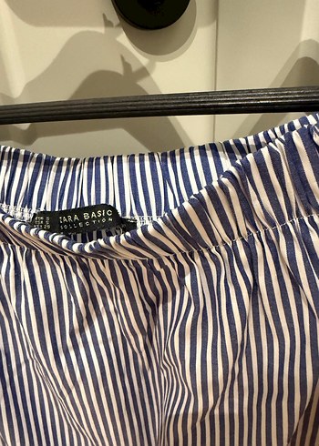 Zara Zara marka Volanlı, kayık yaka, eteği dantel işlemeli bluz