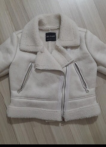 Zara Mont