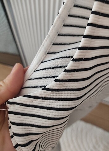 l Beden Siyah beyaz çizgili belden açılan elbise