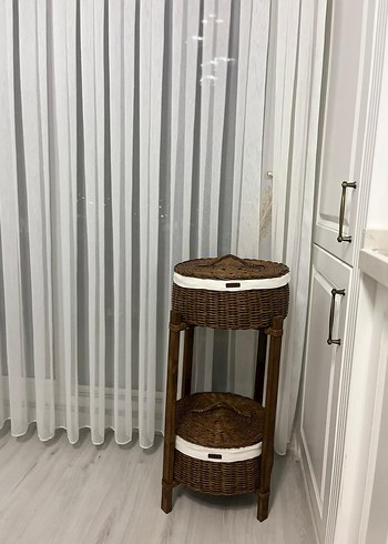 Beden Beyaz Detaylı Gri Hasır Sepet