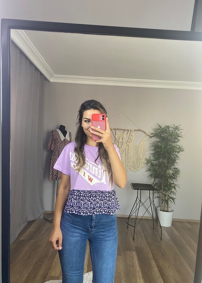 Çiçek desenli tişört - Görsel 3