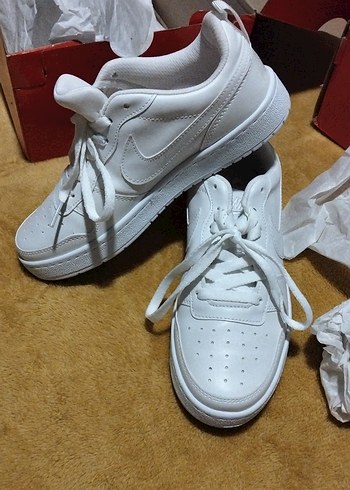 37,5 Beden beyaz Renk Kadın Beyaz Nike Spor Ayakkabı Velcro Bağcıklı