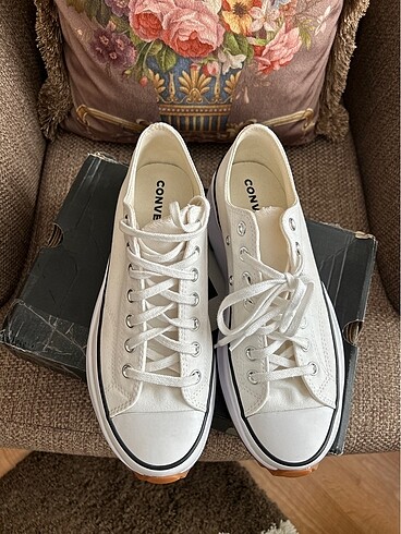 42 Beden beyaz Renk Converse spor ayakkabı