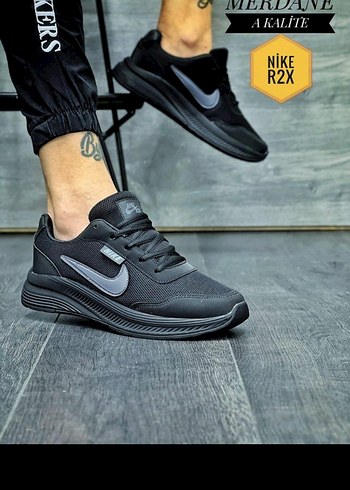 41 Beden Nike Bej-Siyah Bağcıklı Erkek Spor Ayakkabı