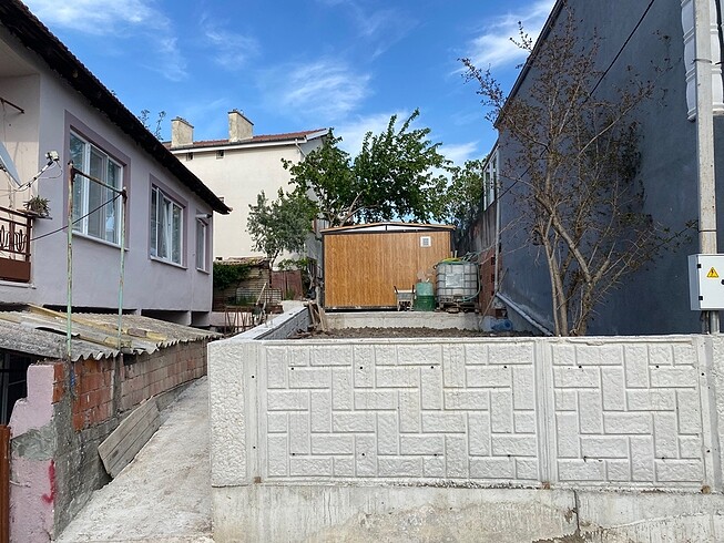Balikesir merkezde satilik hobi bahcesi icinde konteyner var 138