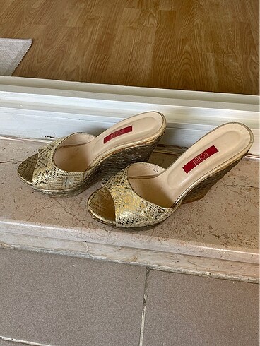 Kemal tunca topuklu terlik - Görsel 5