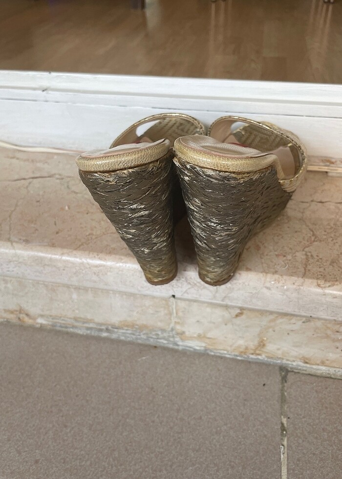 Kemal tunca topuklu terlik - Görsel 3