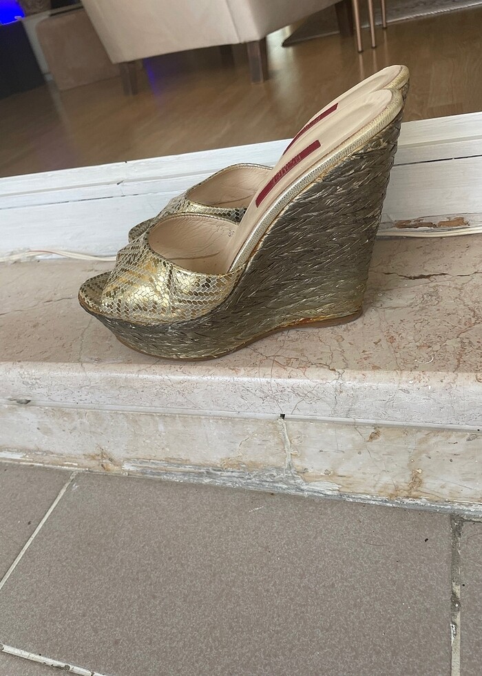 Kemal tunca topuklu terlik - Görsel 2