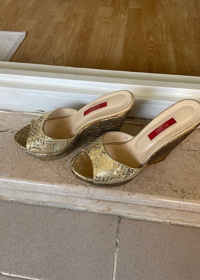 Kemal tunca topuklu terlik - Görsel 5