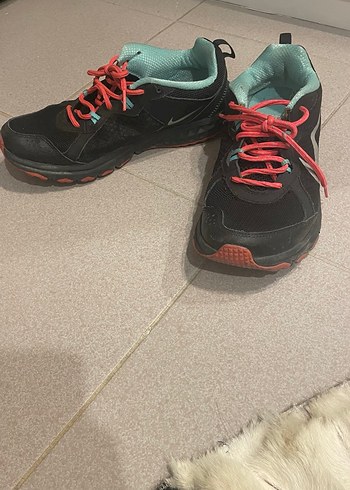 Siyah yürüyüş ayakkabısı - Görsel 3