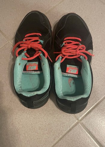 Siyah yürüyüş ayakkabısı - Görsel 2