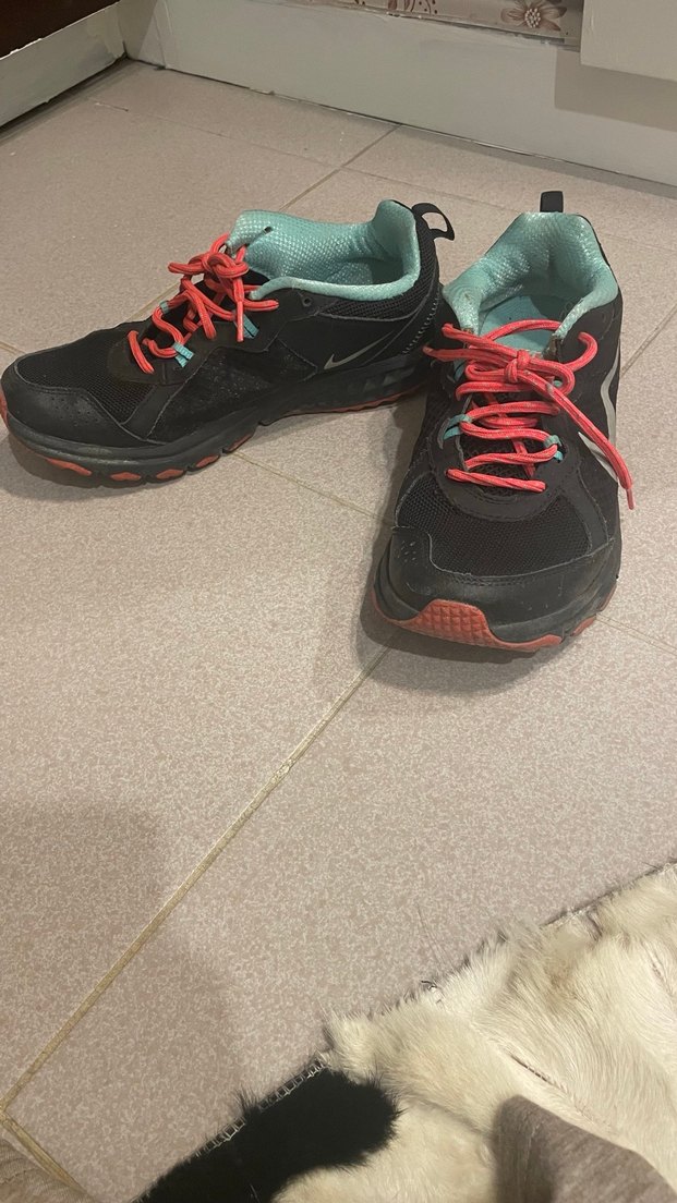 Siyah yürüyüş ayakkabısı - Görsel 3