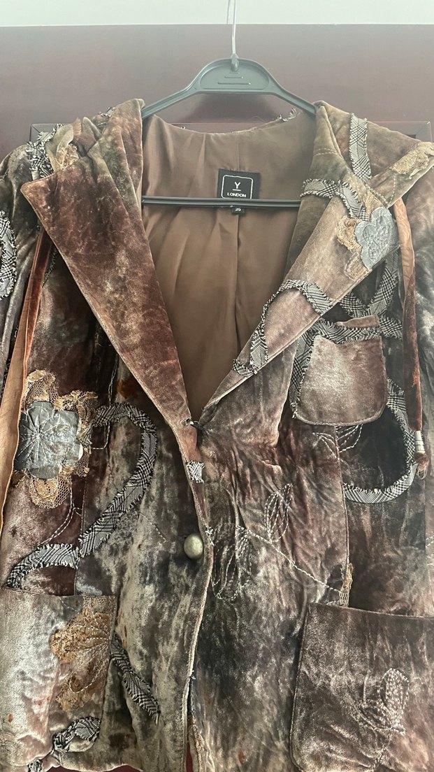 Kahverengi gri tonlarda kapüşonlu kadife Ceket - Görsel 2