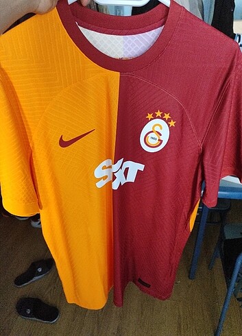 Orijinal Galatasaray iç saha oyuncu forması