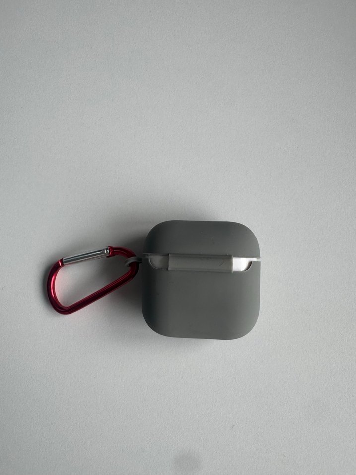 Beyaz Airpords ve Gri Koruyucu Kılıf - Görsel 4