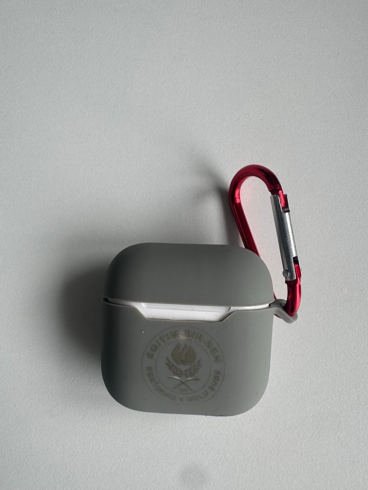 Beyaz Airpords ve Gri Koruyucu Kılıf - Görsel 5