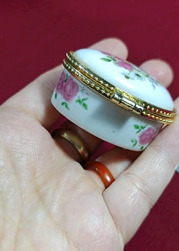 Çiçek Desenli Beyaz Porselen Pudra Kutusu - Görsel 4