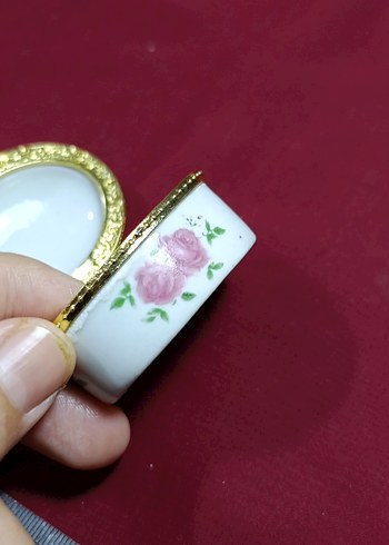 Çiçek Desenli Beyaz Porselen Pudra Kutusu - Görsel 3