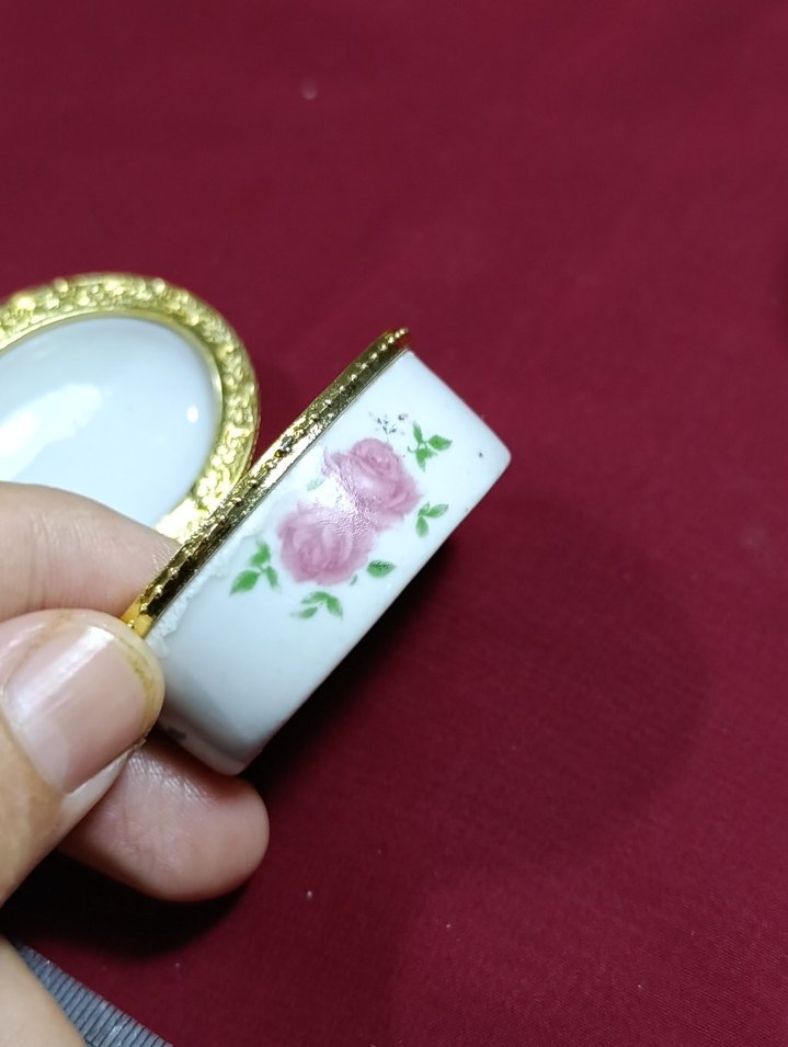 Çiçek Desenli Beyaz Porselen Pudra Kutusu - Görsel 3