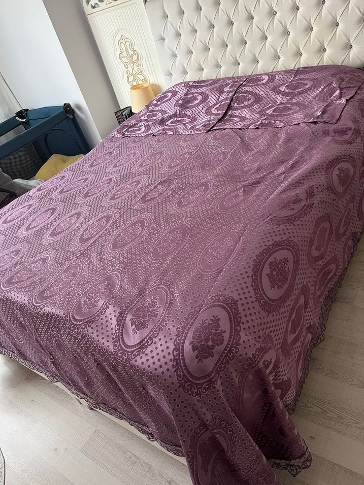 Mor İşlemeli Parlak Yatak Örtüsü - Görsel 2