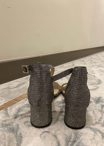 37 Beden Gri Yılan Desenli Tokalı Topuklu Ayakkabı
