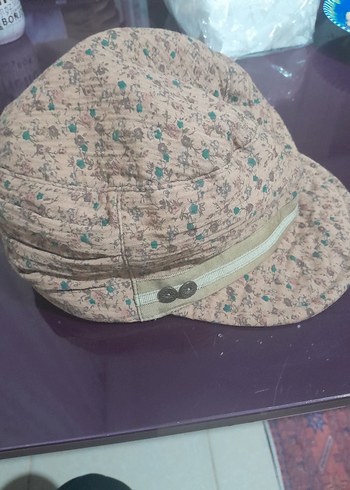 Accessorize Bej Çiçek Desenli Düğmeli Kadın Şapka