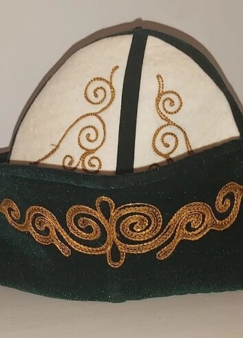  Eski kaftan ve şapka altın iplikle örülmüş, tamamen el yapımı, g