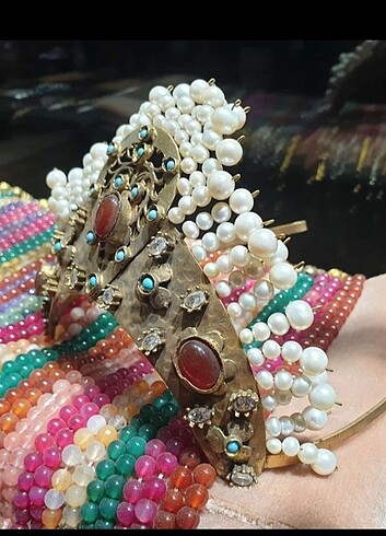 DEĞER TASLARLA TASARLANMIS TAÇ - Görsel 3