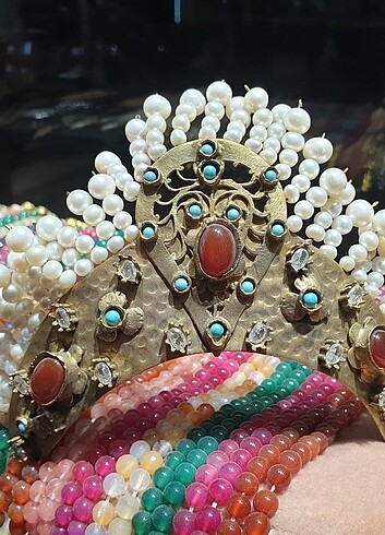 DEĞER TASLARLA TASARLANMIS TAÇ - Görsel 4