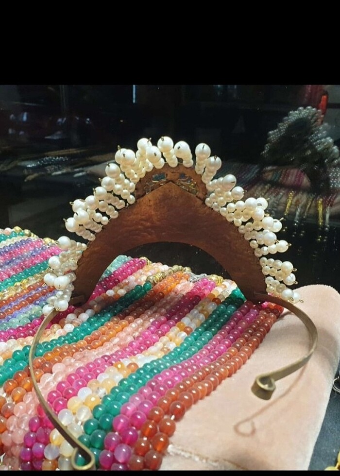 DEĞER TASLARLA TASARLANMIS TAÇ - Görsel 2