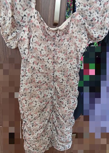 V Yaka Kısa Kollu Midi Elbise - Görsel 2