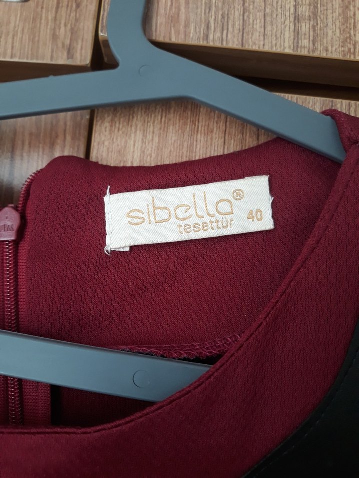 Abiye Bordo Uzun Kol Zincir Detaylı tesettür Elbise - Görsel 3