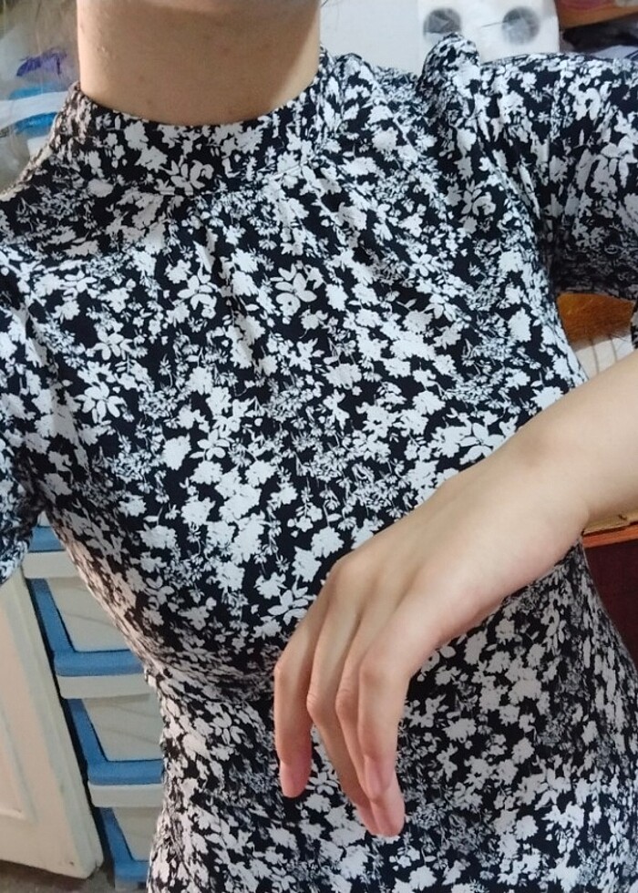 Çiçekli 36-38 bedene uyumlu Bershka elbise - Görsel 4