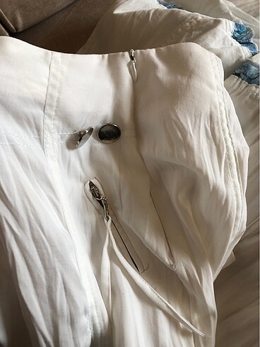 Fidan Şimşek Mavi detaylı beyaz etek - Görsel 6