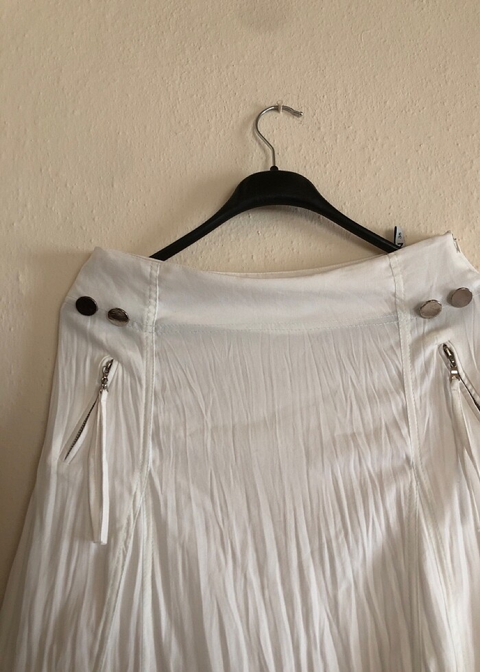 Fidan Şimşek Mavi detaylı beyaz etek - Görsel 2