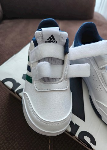 29 Beden beyaz Renk Erkek Çocuk Beyaz Adidas Spor Ayakkabı