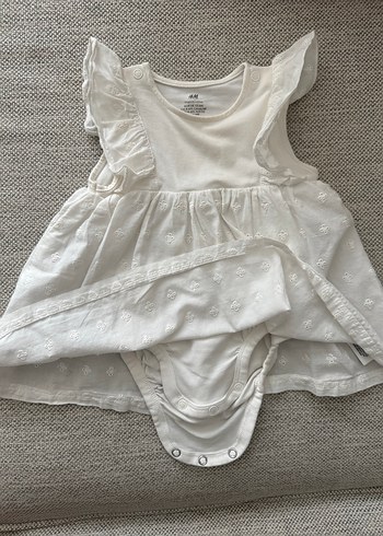 3-6 Ay Beden H&M Beyaz Nakışlı Fırfırlı Elbise