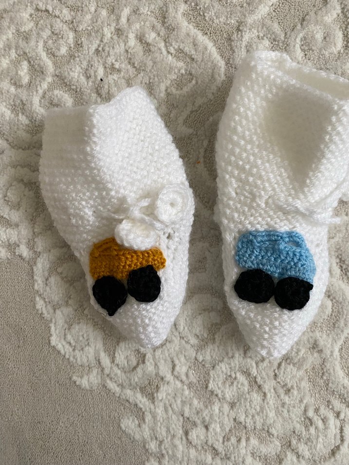 Renkli Nakışlı Örgü Kız Bebek Patikleri - Görsel 2