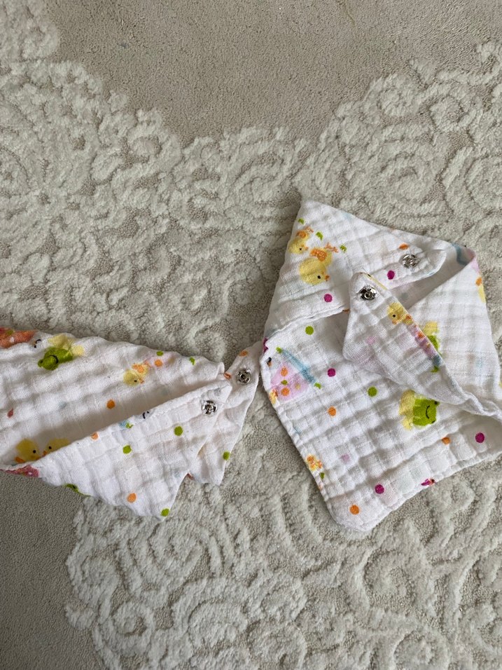 Renkli Nakışlı Bebek Önlüğü - Görsel 2