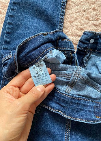 Kadın Mavi Sıkı Kesim Midi Kot Pantolon - Görsel 4