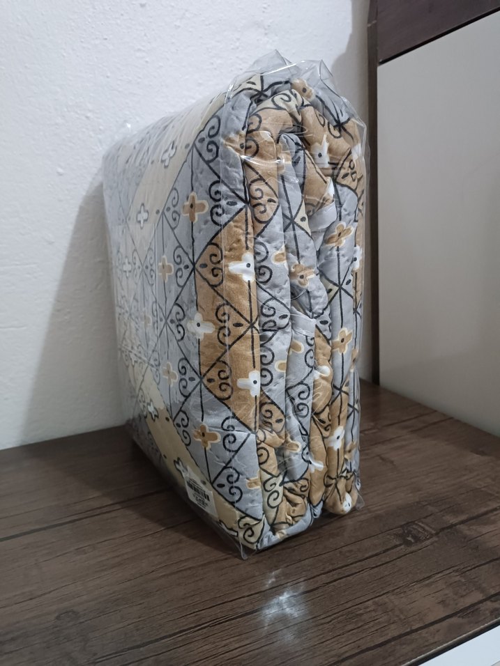 Soyut Desenli Gri Yatak Örtüsü - Görsel 3