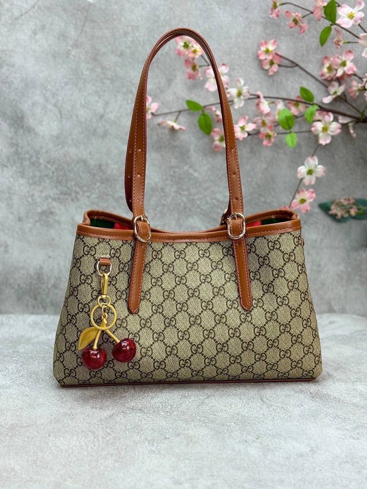 Gucci - GG EMBLEM TOTE BAG - Görsel 3